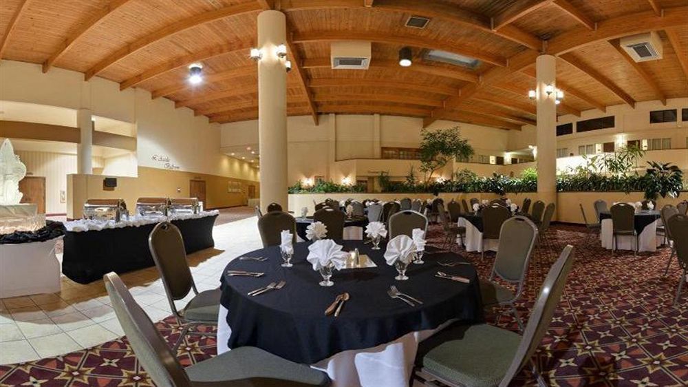 Ramada Inn Lafayette Conference Center Exterior photo