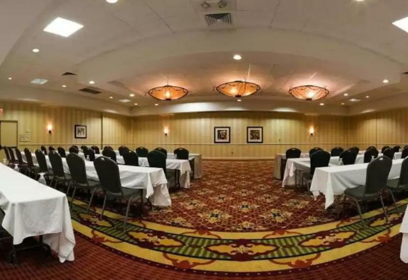 Ramada Inn Lafayette Conference Center Exterior photo